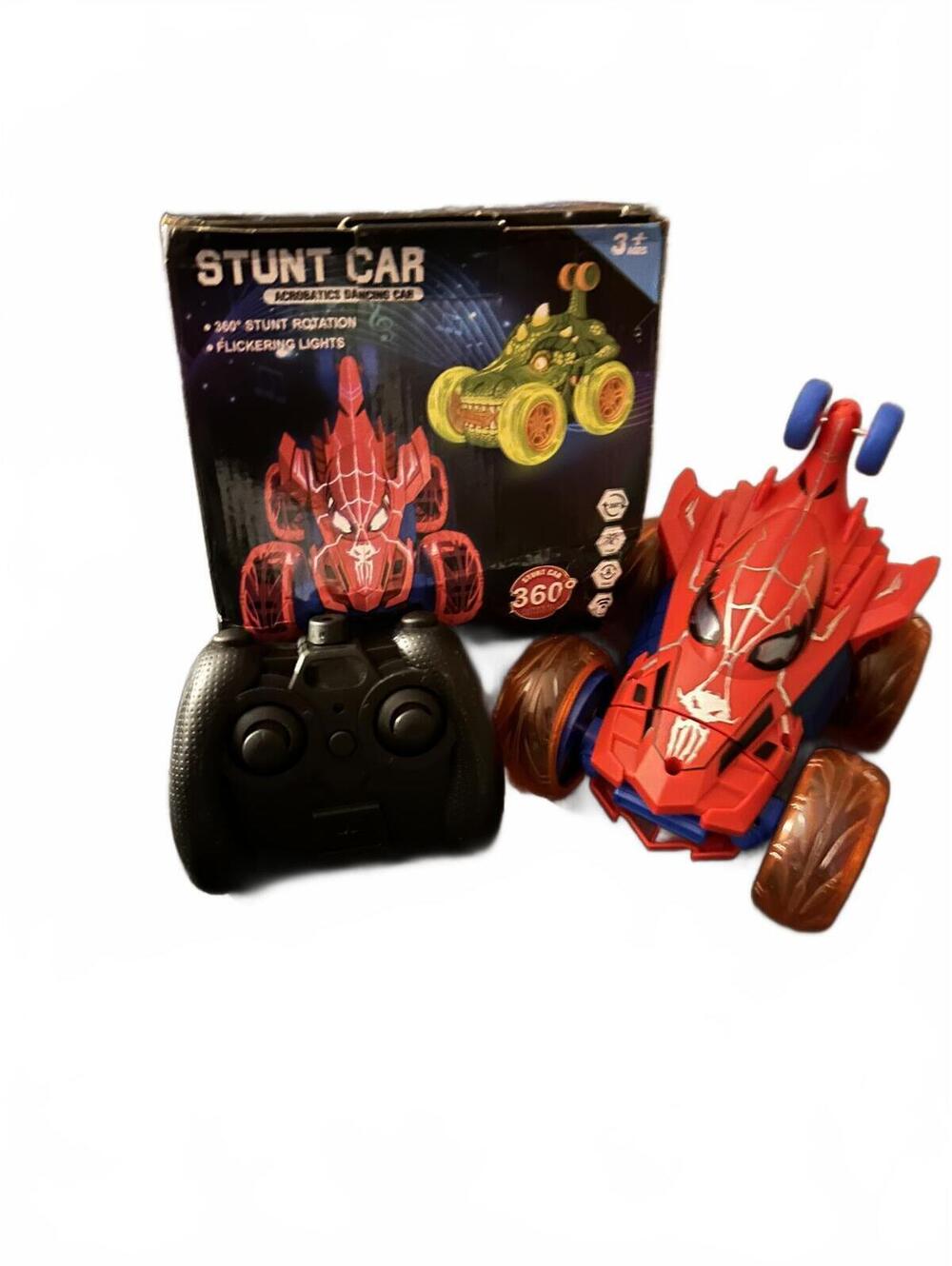 Acrobatic Remote Control Stunt Car - 360° Rotation with Flickering Lights
